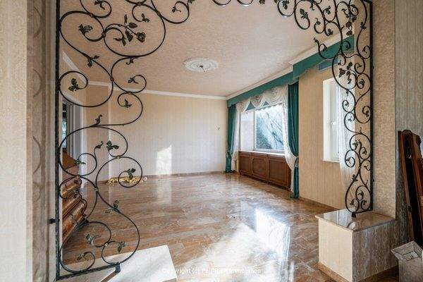 Wohnzimmer Hauptwohnung EG