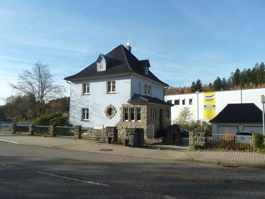 Villa Straßenansicht