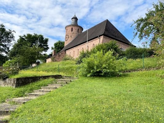 Garten mit Blick auf Kirche