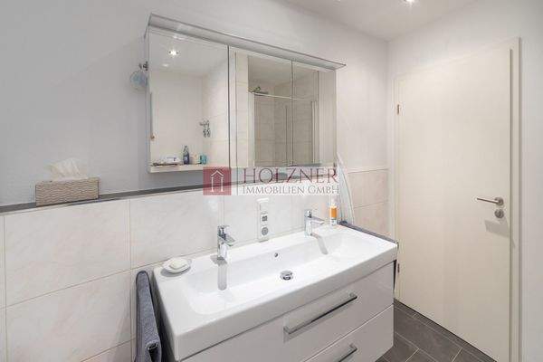 Badezimmer Wohnung 1