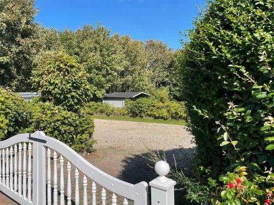 Zufahrt zum schönen Grundstück