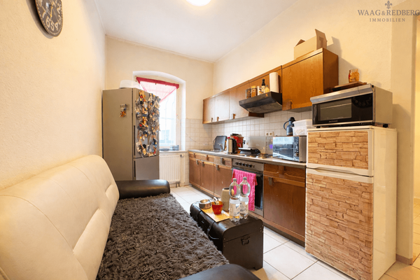 Helle Küche mit Einbauküche 