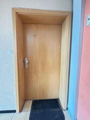 Wohnungseingangstüre (2).JPG