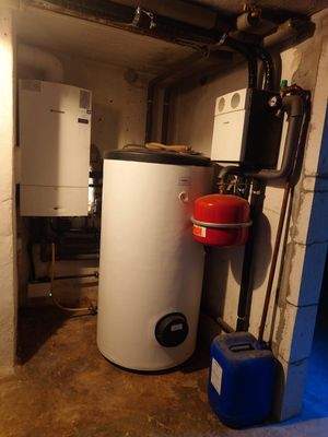 Gasheizung mit Pufferspeicher und Solar