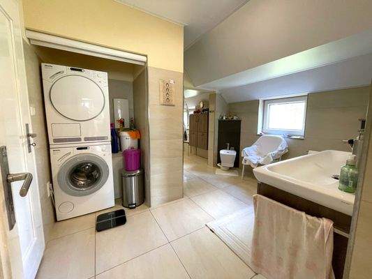 Master-Bad im Dachgeschoss