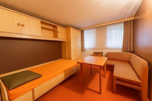 Hobbyraum Keller KI bearbeitet