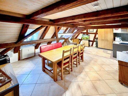 Einladender Essbereich mit viel Platz für gesellige Runden