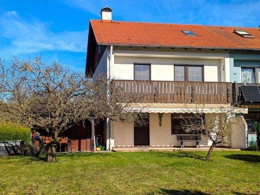 Südansicht des grundsoliden Reiheneckhauses