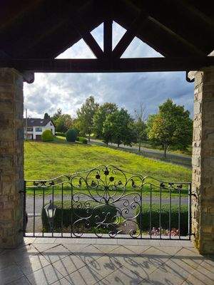 Aufgang bzw. 2. Terrasse DG.jpg