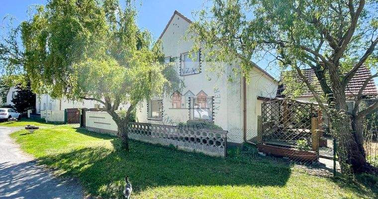 Seitenansicht mit Terrasse