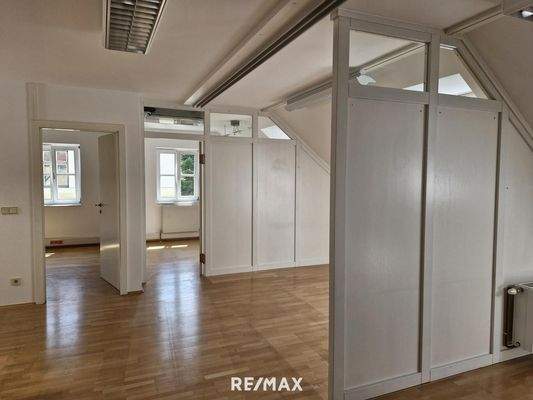 Büroräumlichkeiten OG