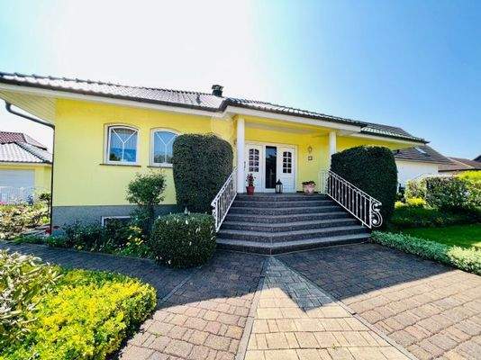 Leißling, hochwertiger Bungalow mit Wohnkeller in ruhiger Wohnlage