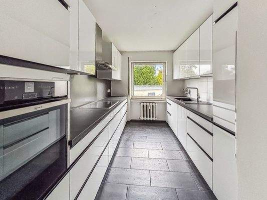 Küche mit Einbauküche