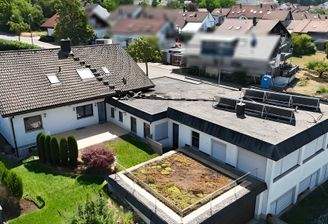 Wohnhaus und Gewerbetrakt