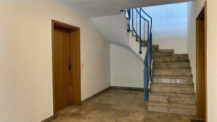 Flur mit Eingangstür