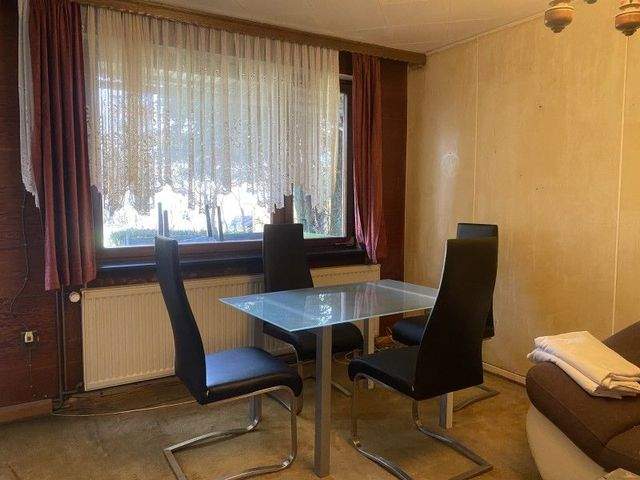 Haus (6 Zi.,möbliert) mit 2 Stellplätzen und Garten - nur für Firmen! - Photo 3