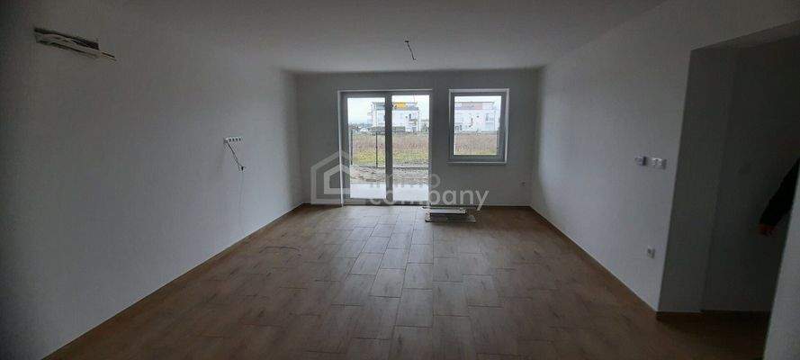 Wohnzimmer mit Aussenrolläden