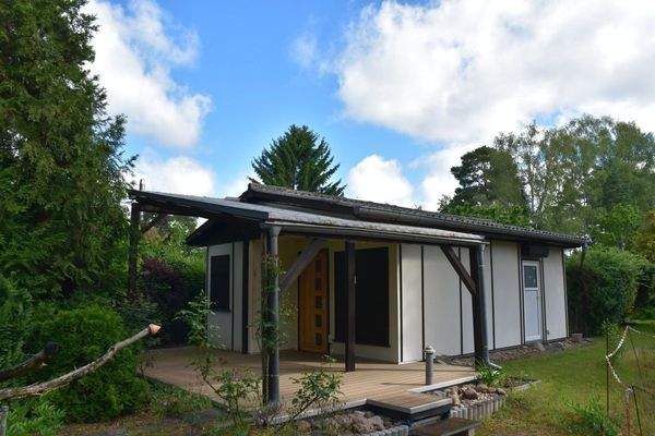 Einer der Bungalows auf dem Grundsück