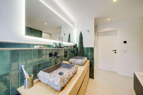 Waschtisch mit Badspiegel