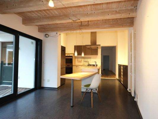 Küche mit direktem Zugang zum Garten