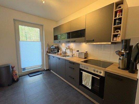 Küche mit Ausgang zur Terrasse