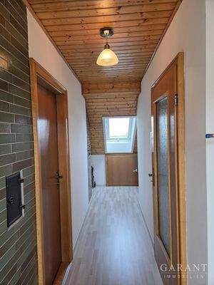 Flur mit Stauraum DG