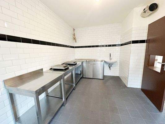 Küche neu gefliest.jpg