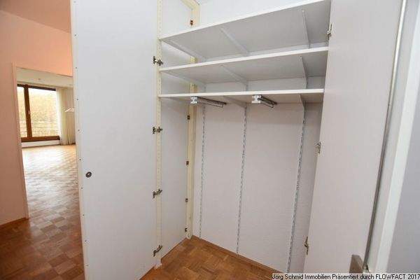 Geräumiger Einbauschrank im Flur