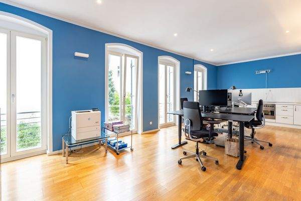 2. Büro mit offener Küche