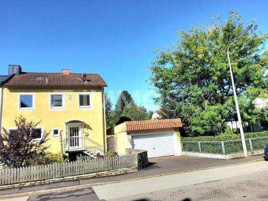 Doppelhaushälfte mit Garage 