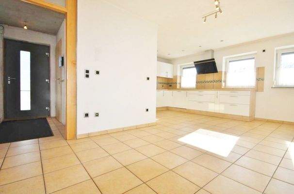 Koch-/Essbereich mit Blick zum Windfang (EG)