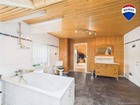 RE/MAX Immobilien DeLux Haus Merzig / Besseringen Bad 2. OG