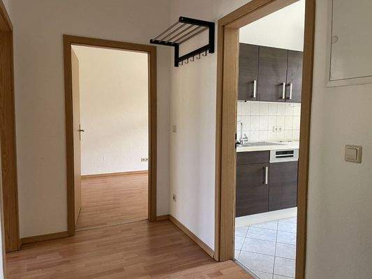 Flur mit Blick in Küche und Schlafzimmer