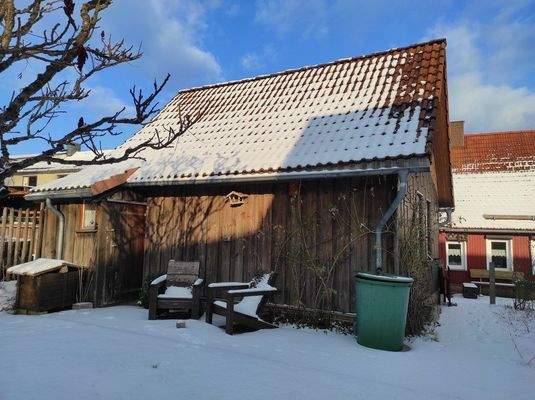 Rückseite Nebengelass und Sitzgelegenheit