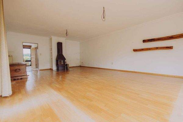 Wohnzimmer mit Kamin