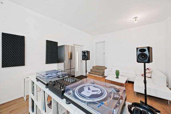 Sicht auf Eingang und Zugang Lagerbereich