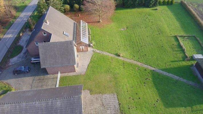 Wohnhaus und Doppelgarage