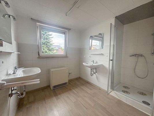 neuwertiges Tageslichtbad