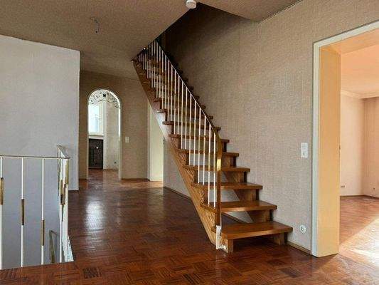 Treppenaufgang vom 1. OG ins DG