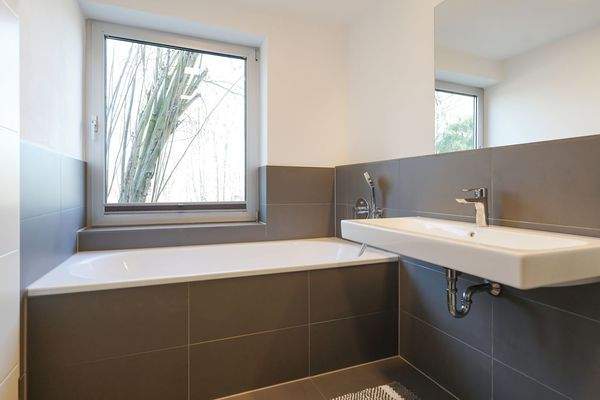 Bad en Suite mit Badewanne