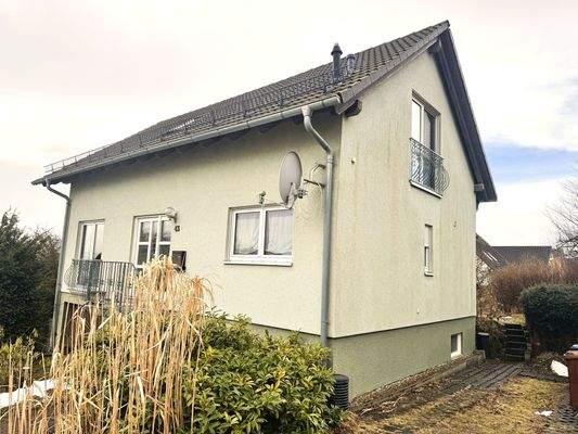 Zweistöckiges Wohnhaus