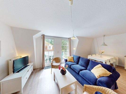 Wohnbereich mit Austritt zum Balkon