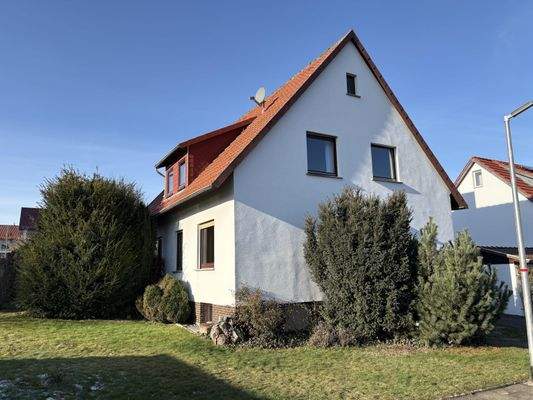 Vorder- und Seitenansicht