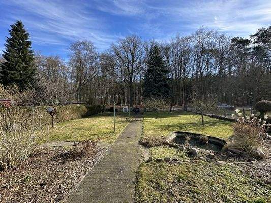 Grundstück mit Teich