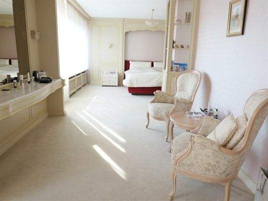 ... mit Ankleidebereich ...