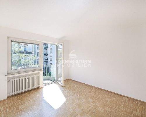 Schlafzimmer mit Balkonzugang