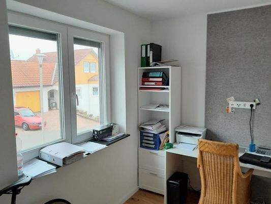 Büro mit Doppelfenster!