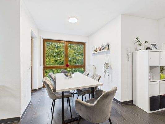 Sitzecke mit Zugang zum Balkon 