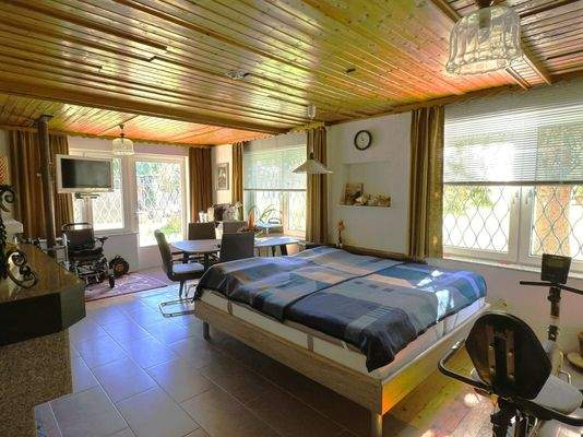 Wohn - Schlafraum im Erdgeschoss