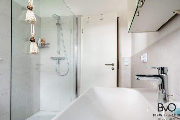 Große Walk-In-Dusche